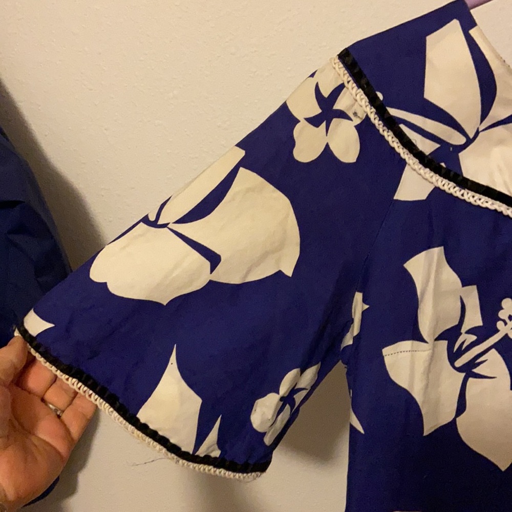 Vintage Hawaiian Muumuu - Picture 3 of 9
